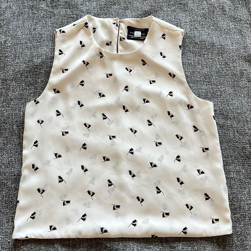 Tahari top